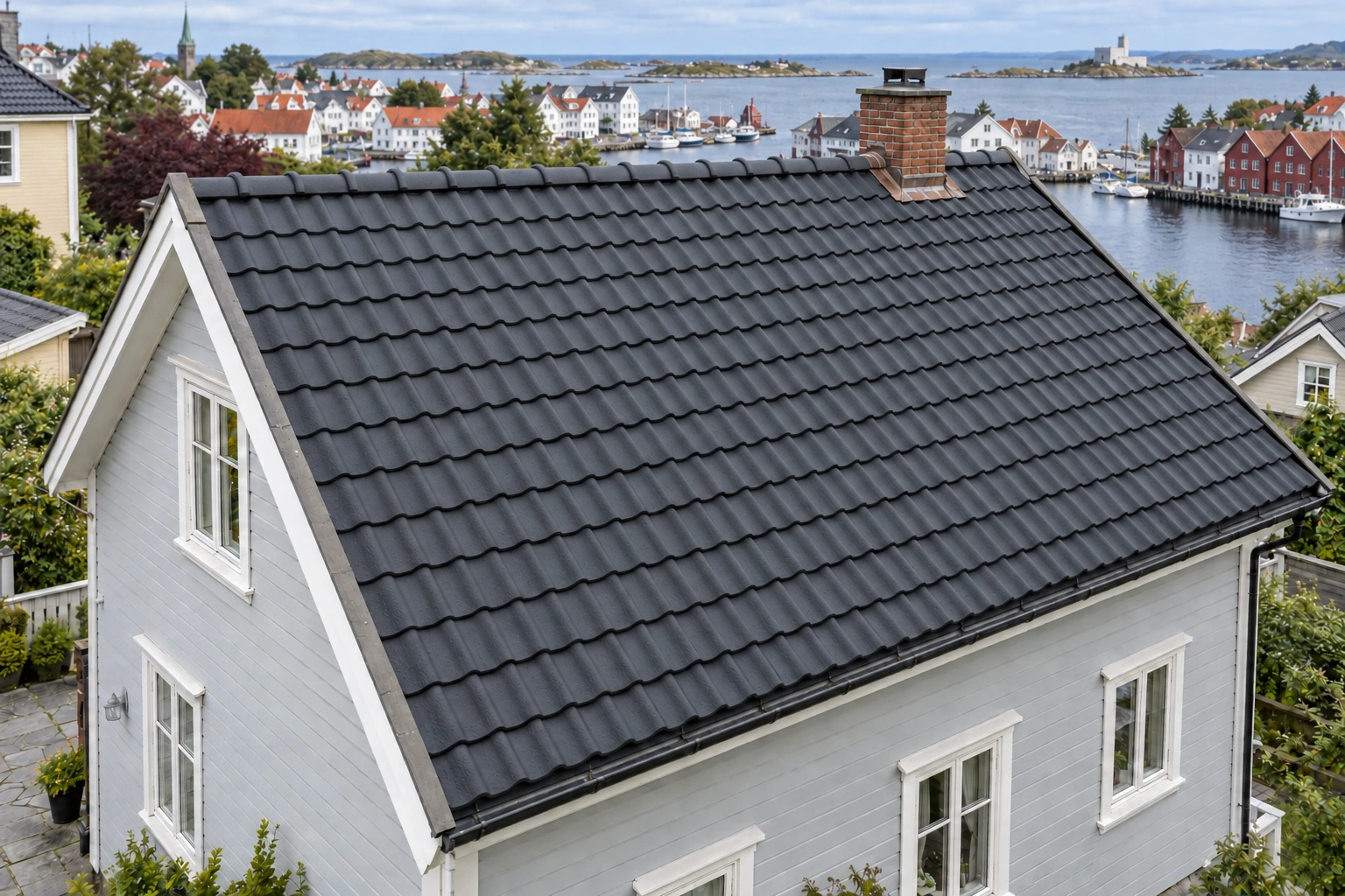 Eksisterende betongstein med en ny mørk overflatebehandling.